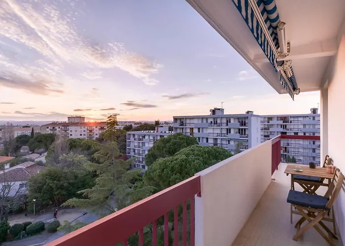 Appartement 2 Chambres, Dernier Etage, Parking Gratuit Dans Residence, Balcon & Coucher De Soleil