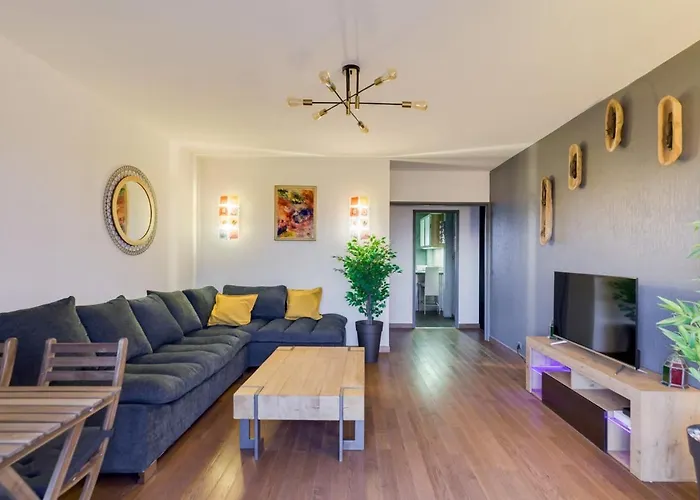 Appartement 2 Chambres, Dernier Etage, Parking Gratuit Dans Residence, Balcon & Coucher De Soleil